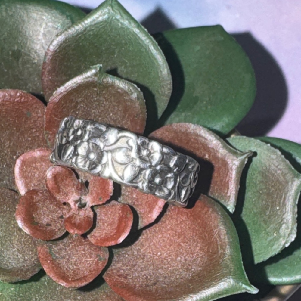 Vintage Floral Silver Ring - Picture 3 of 11